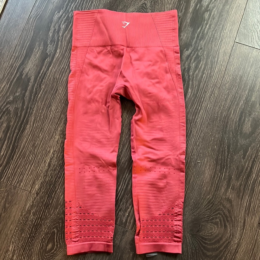 Coral gymshark leggings. Only worn once just didn’t like the fit on me!